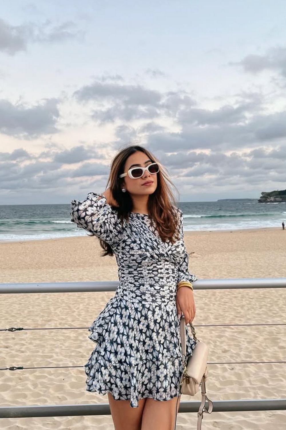 Planning a trip to Australia? Discover stylish and practical outfit ideas for every occasion—from beach days to city exploring and brunching in Sydney. Get travel-friendly fashion tips to pack smart and stay chic Down Under! Australia Outfit Ideas, Australia Outfit Summer, Spring, Fall, Winter, Australia Outfits Travel, Australia Outfit Guide, 12 Apostles Australia Outfit, Road Trip, Vacation Outfit, Melbourne Outfits, Outfit Ideas For Melbourne, Sydney Outfits, Australia Hiking Outfits