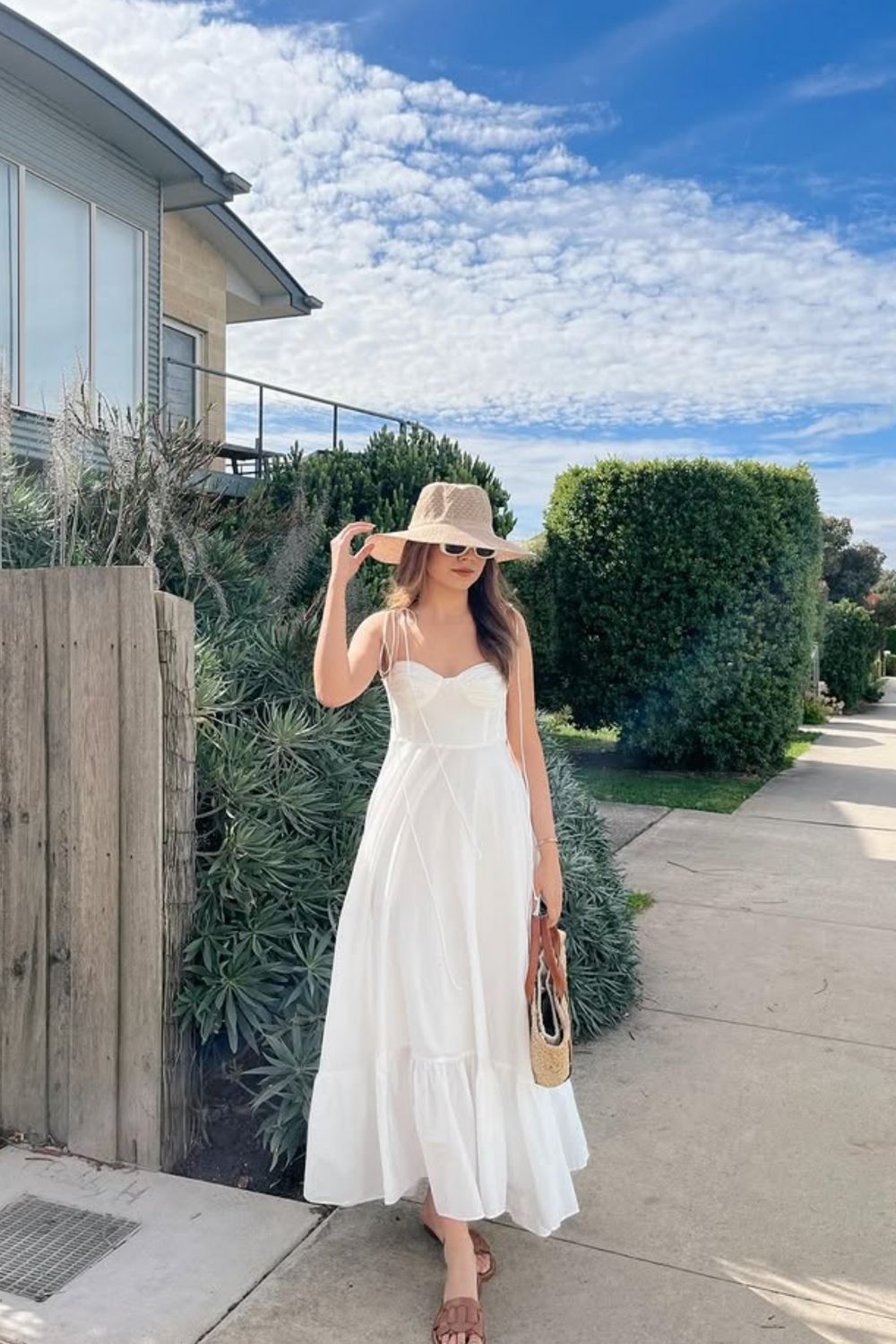 Planning a trip to Australia? Discover stylish and practical outfit ideas for every occasion—from beach days to city exploring and brunching in Sydney. Get travel-friendly fashion tips to pack smart and stay chic Down Under! Australia Outfit Ideas, Australia Outfit Summer, Spring, Fall, Winter, Australia Outfits Travel, Australia Outfit Guide, 12 Apostles Australia Outfit, Road Trip, Vacation Outfit, Melbourne Outfits, Outfit Ideas For Melbourne, Sydney Outfits, Australia Hiking Outfits