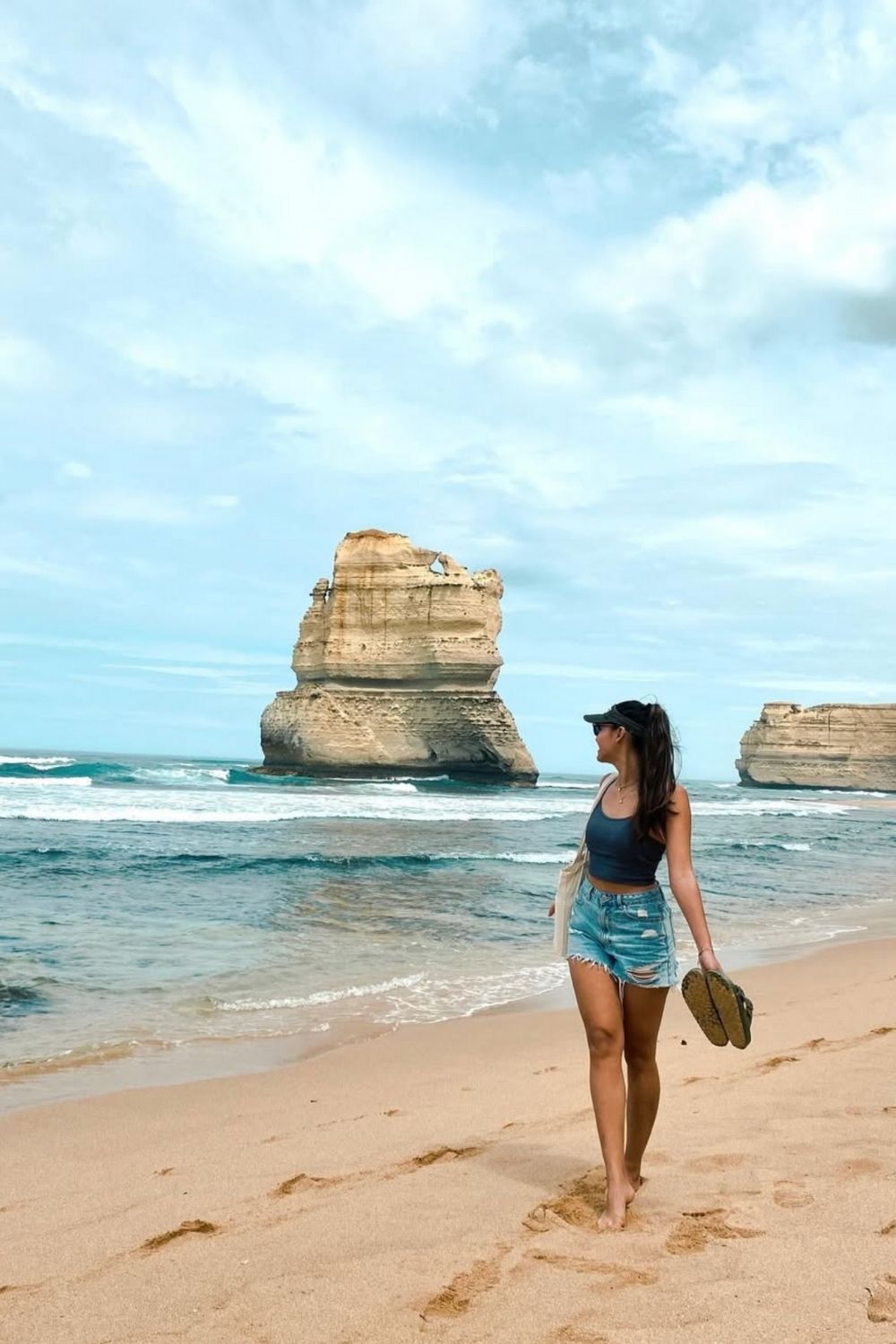 Planning a trip to Australia? Discover stylish and practical outfit ideas for every occasion—from beach days to city exploring and brunching in Sydney. Get travel-friendly fashion tips to pack smart and stay chic Down Under! Australia Outfit Ideas, Australia Outfit Summer, Spring, Fall, Winter, Australia Outfits Travel, Australia Outfit Guide, 12 Apostles Australia Outfit, Road Trip, Vacation Outfit, Melbourne Outfits, Outfit Ideas For Melbourne, Sydney Outfits, Australia Hiking Outfits