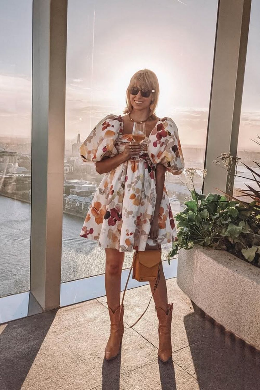 Planning a trip to Australia? Discover stylish and practical outfit ideas for every occasion—from beach days to city exploring and brunching in Sydney. Get travel-friendly fashion tips to pack smart and stay chic Down Under! Australia Outfit Ideas, Australia Outfit Summer, Spring, Fall, Winter, Australia Outfits Travel, Australia Outfit Guide, 12 Apostles Australia Outfit, Road Trip, Vacation Outfit, Melbourne Outfits, Outfit Ideas For Melbourne, Sydney Outfits, Australia Hiking Outfits