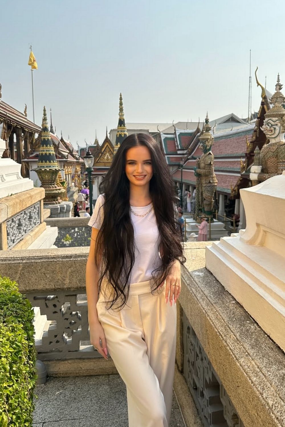 Stylish and practical Bangkok outfit ideas for every activity—from temples to rooftop bars. Get travel-friendly fashion tips and packing advice! Bangkok Outfit, Bangkok Outfit Ideas, Bangkok Outfit Travel Ootd, Bangkok Thailand Outfit Ideas, Wat Arun Bangkok Outfit, Bangkok Thailand Aesthetic Outfit, Bangkok Temple Outfit, Grand Palace Bangkok Outfit, Bangkok Travel Outfit, Bangkok Summer Outfit, Bangkok Ootd Outfit, Bangkok Trip Outfit, Bangkok Packing List, What To Wear In Bangkok Thailand