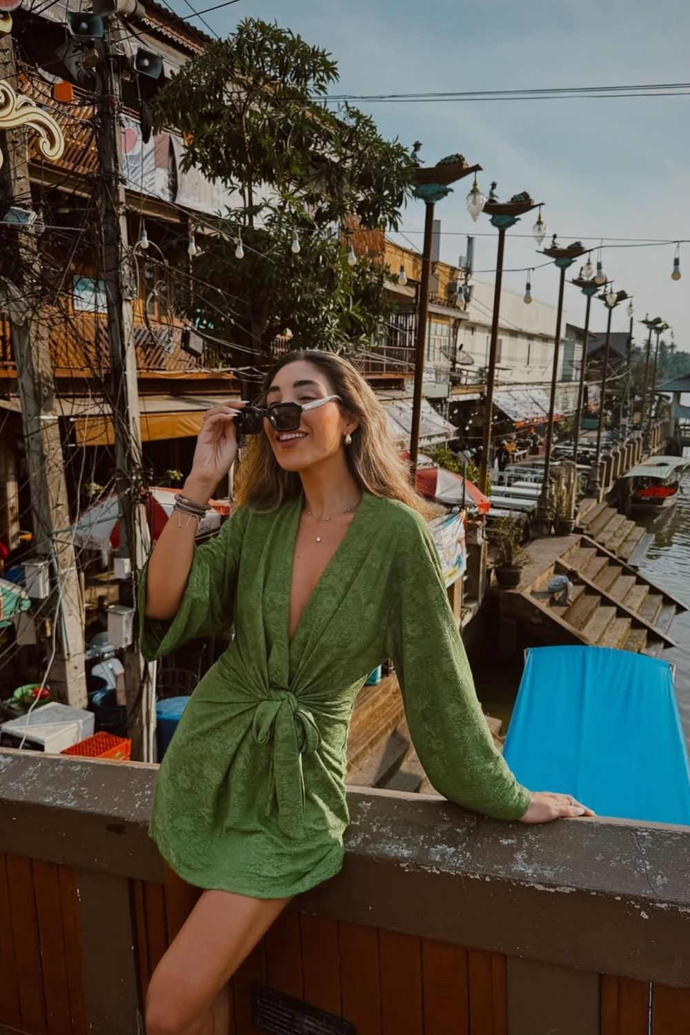 Stylish and practical Bangkok outfit ideas for every activity—from temples to rooftop bars. Get travel-friendly fashion tips and packing advice! Bangkok Outfit, Bangkok Outfit Ideas, Bangkok Outfit Travel Ootd, Bangkok Thailand Outfit Ideas, Wat Arun Bangkok Outfit, Bangkok Thailand Aesthetic Outfit, Bangkok Temple Outfit, Grand Palace Bangkok Outfit, Bangkok Travel Outfit, Bangkok Summer Outfit, Bangkok Ootd Outfit, Bangkok Trip Outfit, Bangkok Packing List, What To Wear In Bangkok Thailand