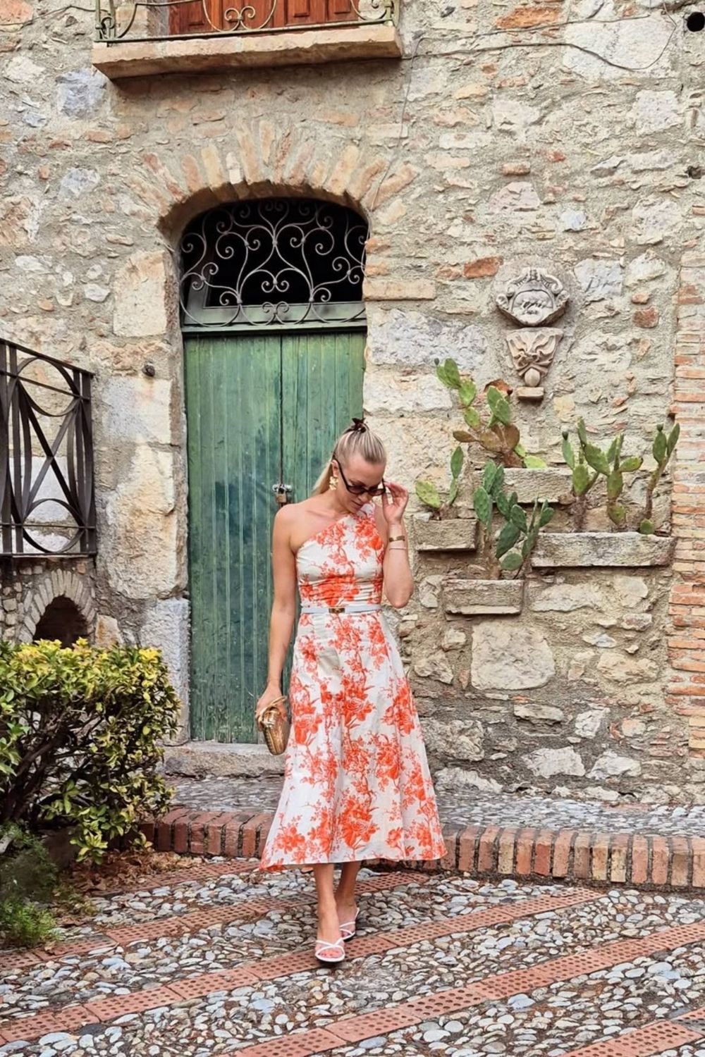 Discover stylish and effortless outfit ideas perfect for exploring Sicily—from breezy linen sets to romantic dresses and coastal chic looks for every kind of summer adventure. Sicily Outfits, Sicily Italy Outfits, Sicily Outfits Spring, Sicily Summer Outfits, Sicily Outfits October, Outfits For Sicily, Summer In Sicily Outfits, Sicily Outfits Fall, Outfits For Sicily Summer, Sicily Outfits September, Sicily Outfits Summer