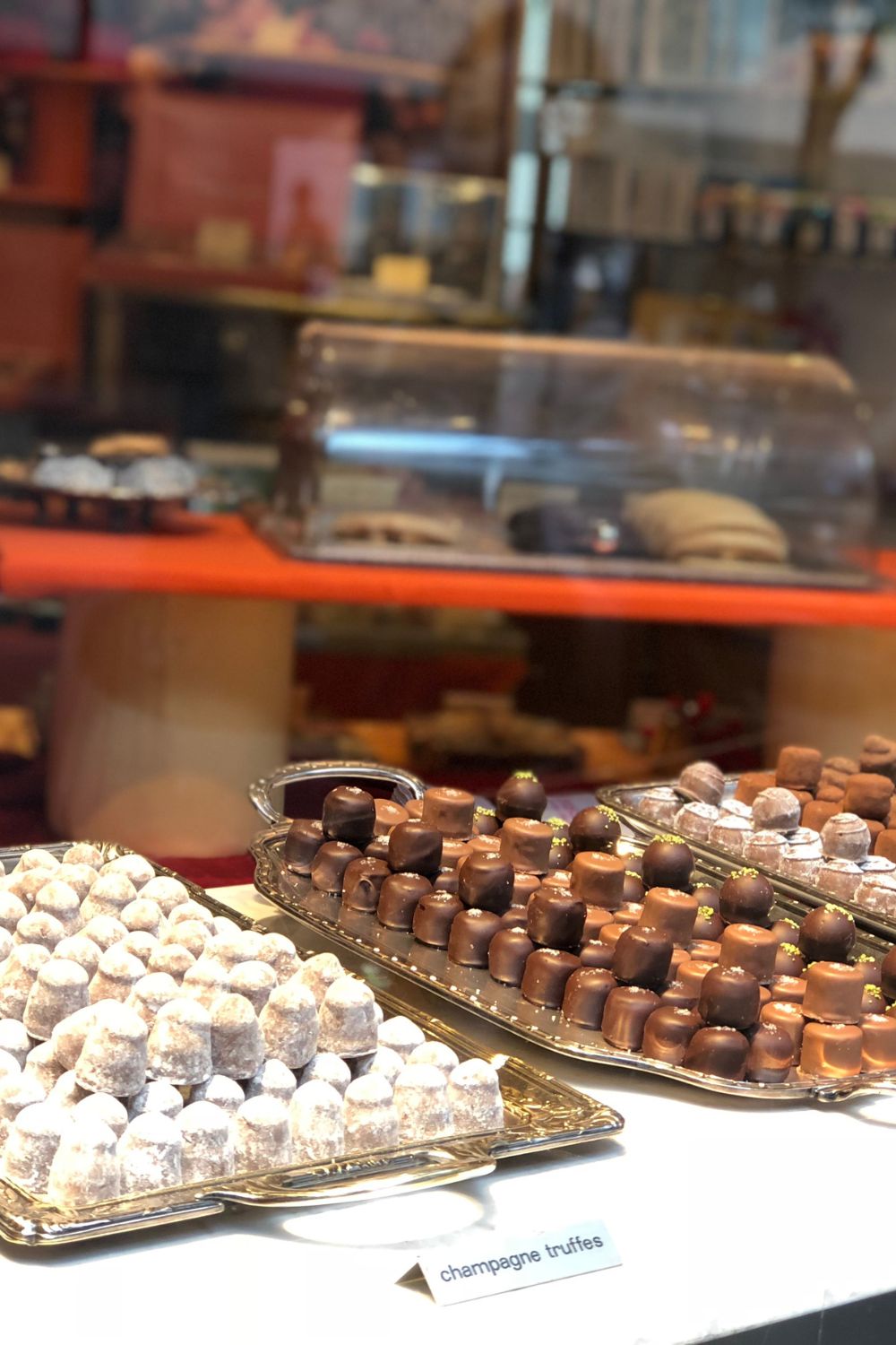 Explore the perfect 11–13 day itinerary through London, Paris, and Switzerland—complete with where to stay, what to see, and how to travel between each iconic destination. London Paris Switzerland Itinerary, Paris Itinerary, London Itinerary, Europe Itinerary, London Paris Switzerland Italy, Italy Itinerary, Things To Do, London Travel Tips, London Things To Do, Paris Things To Do, Paris At Night, Best Tours, Where To Stay